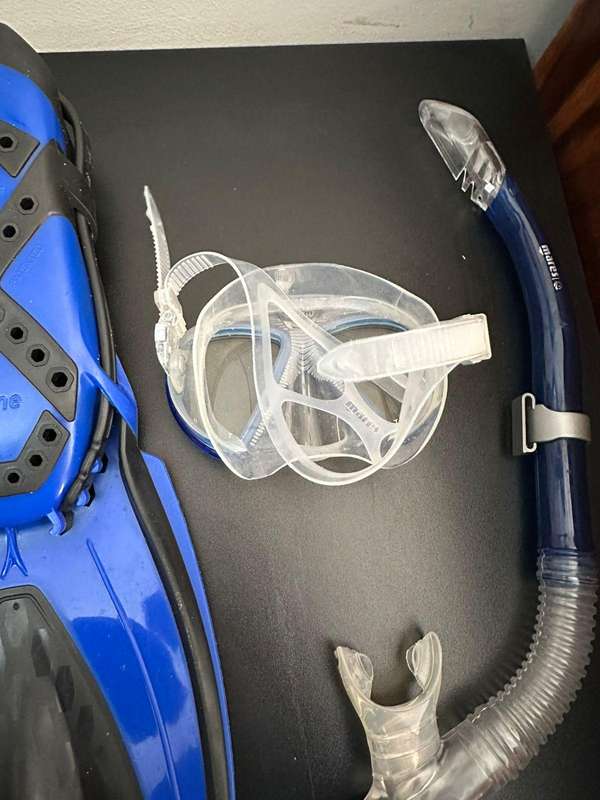 Mares Aquazone snorkel and diving fins combo. Size LxL (adjustable) Condition complete, no damage. O