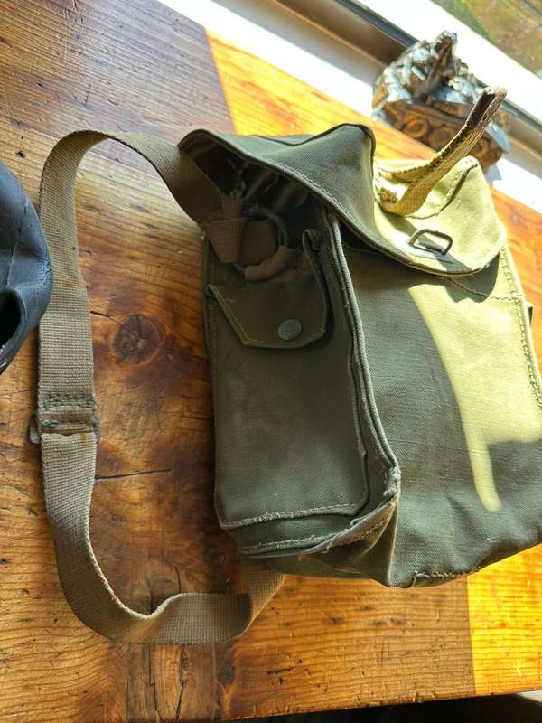 British MK 11 light anti gas respirator from WW2. Comes with carry bag.