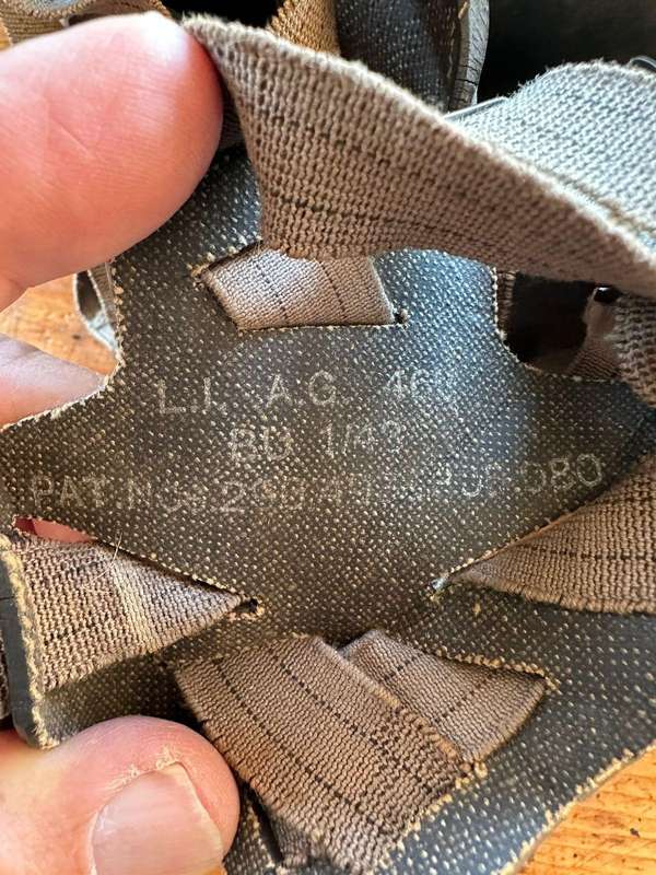 British MK 11 light anti gas respirator from WW2. Comes with carry bag.