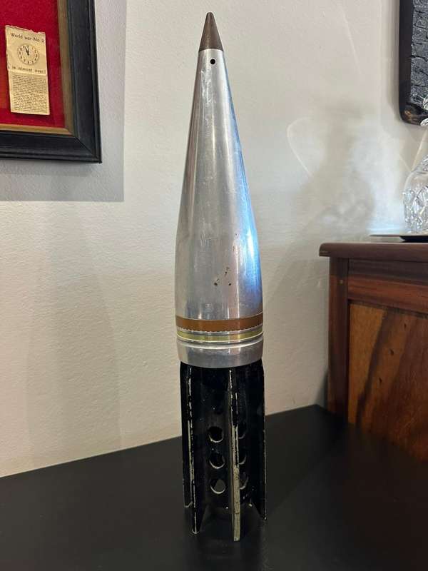 90 mm Practice projectile for Ratel 90 or Eland 90. Height 50,5 cm, diameter at base 9 cm.