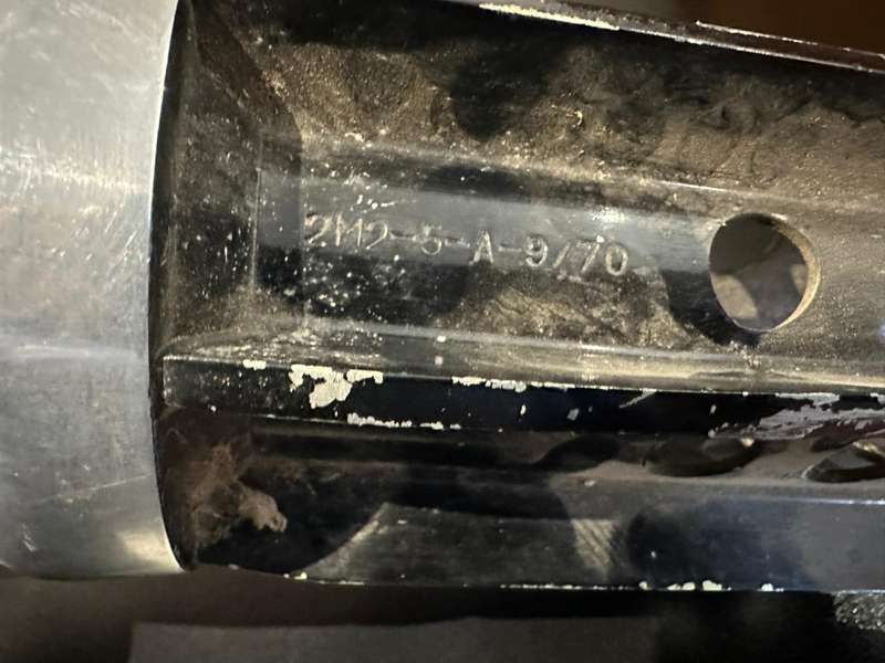 90 mm Practice projectile for Ratel 90 or Eland 90. Height 50,5 cm, diameter at base 9 cm.