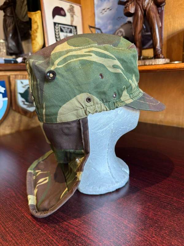 Original Rhodesian camo flap cap. Good condition with no damage, inside ring measures 54 cm.