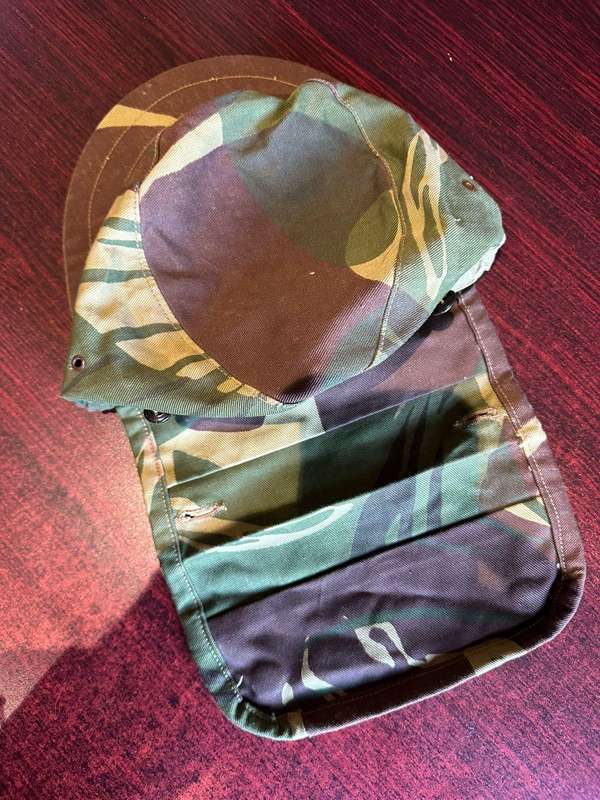 Original Rhodesian camo flap cap. Good condition with no damage, inside ring measures 54 cm.