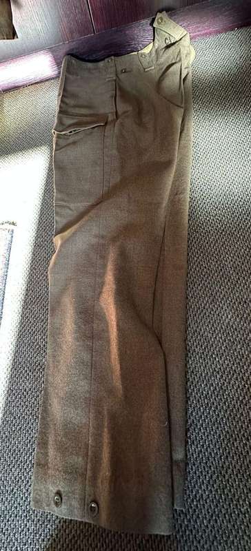 Old SA army Bunny jacket (size large). Measures 52cm armpit to armpit , labelled and dated 1956. Siz