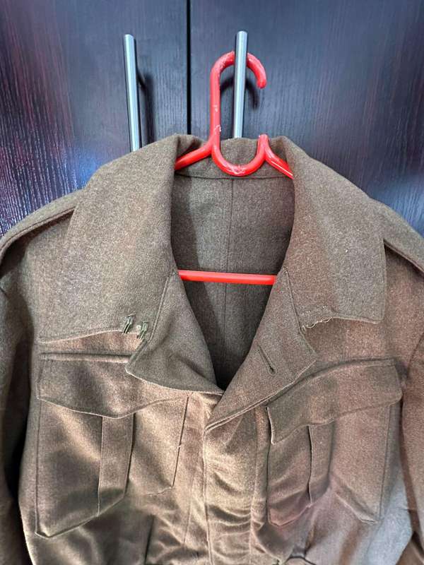 Old SA army Bunny jacket (size large). Measures 52cm armpit to armpit , labelled and dated 1956. Siz
