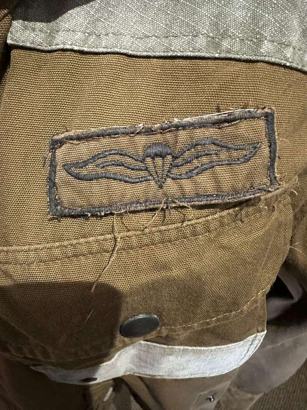 Border war period 2nd pasttern jump jacket. Labelled and dated 1985. Size medium. Measures 53 cm arm