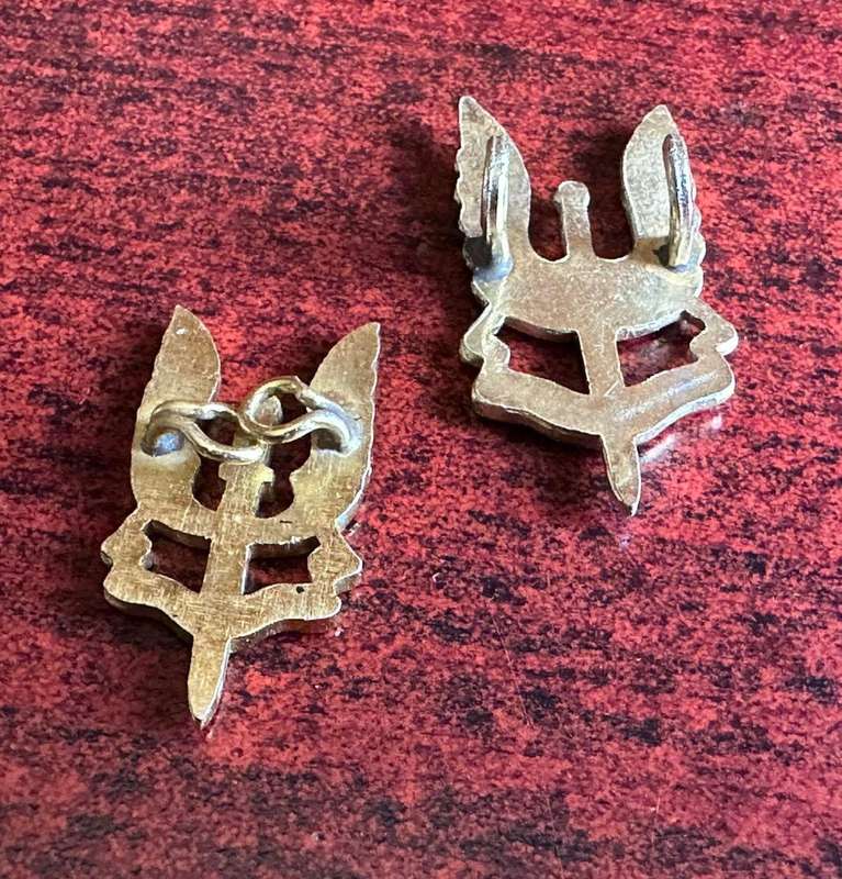 Rhodesian SAS anodised cap and one collar. Original. Worn 1960's-1980.