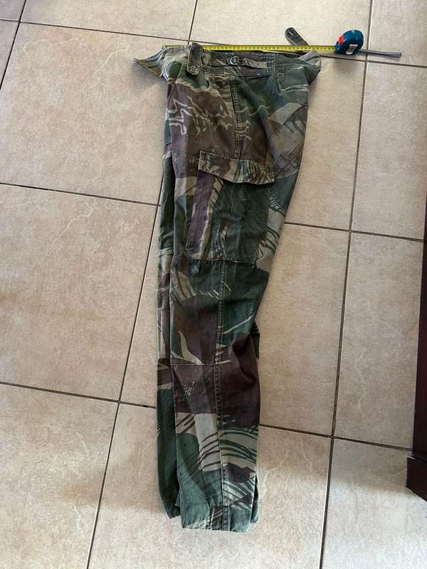 Rhodesian camo trousers. Reinforced back side. Please look at pictures for size. 3 Buttons missing.