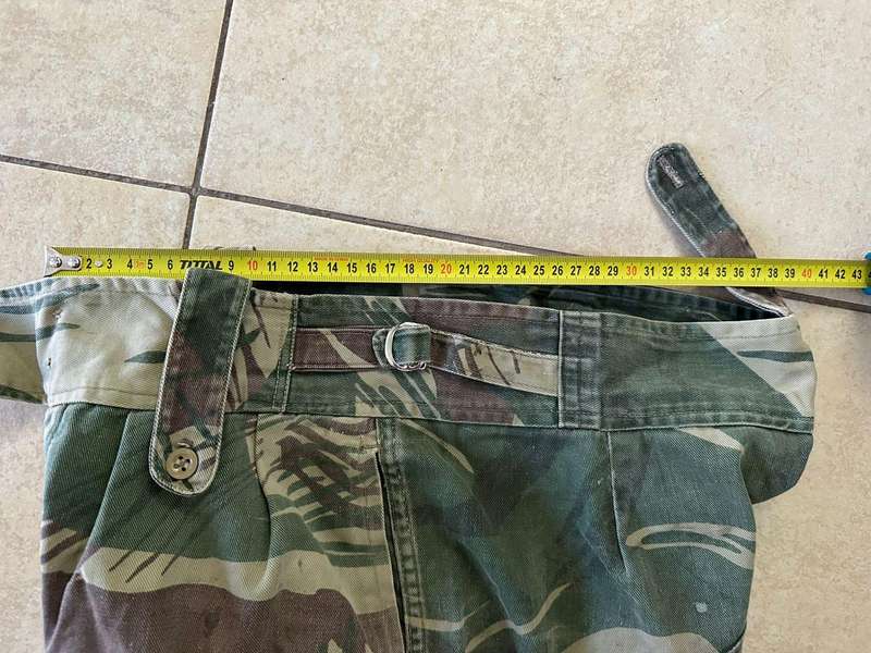 Rhodesian camo trousers. Reinforced back side. Please look at pictures for size. 3 Buttons missing.
