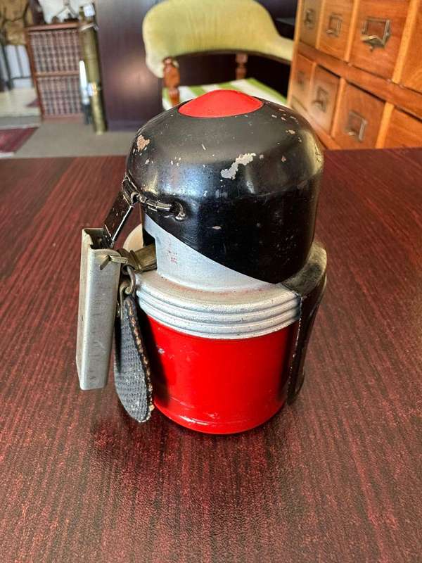 Italian WW2 hand grenade. Also called the Red Devil, because it frequently failed.