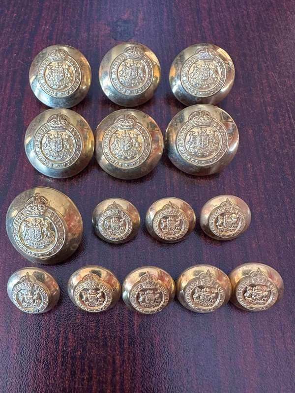 SA Gilt officers tunic buttons. Staff corps. 7x Large, diameter 25mm and medium size. 8 In total, d