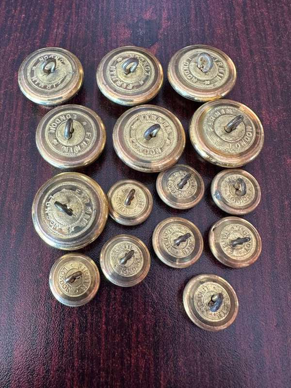SA Gilt officers tunic buttons. Staff corps. 7x Large, diameter 25mm and medium size. 8 In total, d