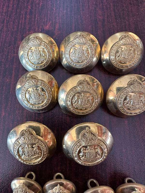 SA Gilt officers tunic buttons . Staff corps. 8x Large, diameter 25mm and medium size. 8 In total, d