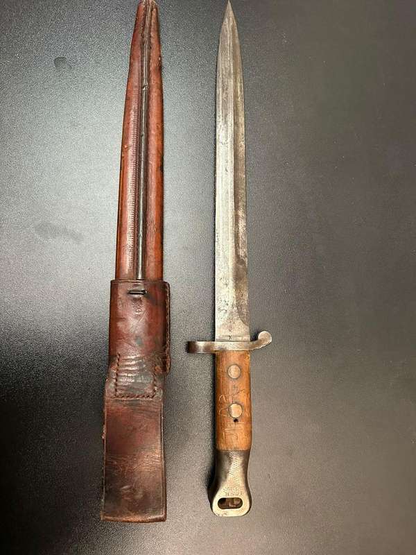 Boer war pattern 1888 MK1, bayonet. Leather covered metal scabbard with frog. Wilkinson makers mark.