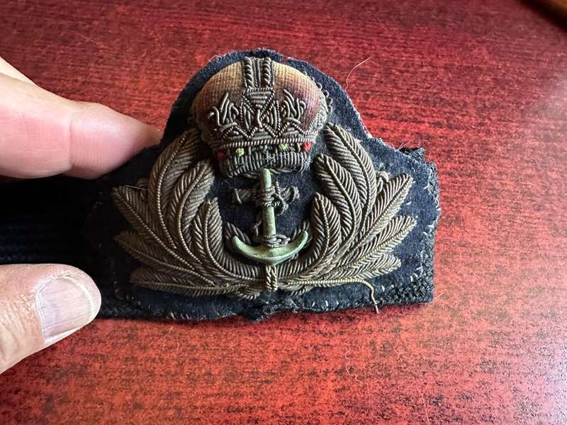 SA Navy pre 1961 officers cap badge. Padded embroidered.