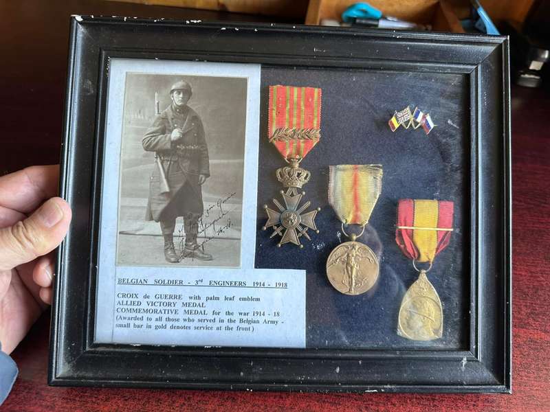 WW1 medals. Awarded to a Belgian soldier, 3rd engineers 1914-18. Framed with a signed picture of the
