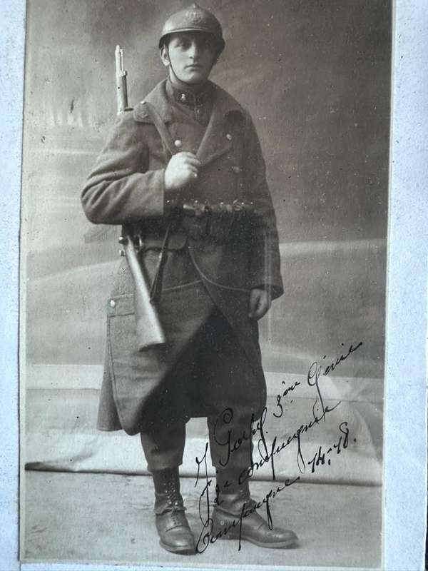 WW1 medals. Awarded to a Belgian soldier, 3rd engineers 1914-18. Framed with a signed picture of the
