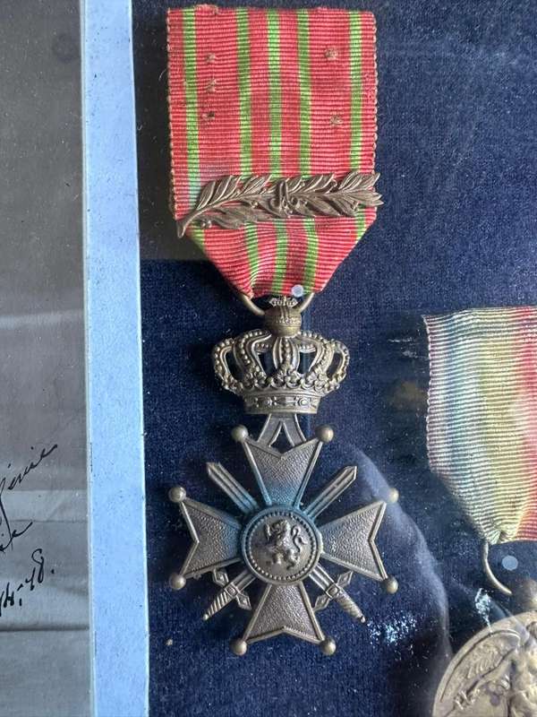 WW1 medals. Awarded to a Belgian soldier, 3rd engineers 1914-18. Framed with a signed picture of the