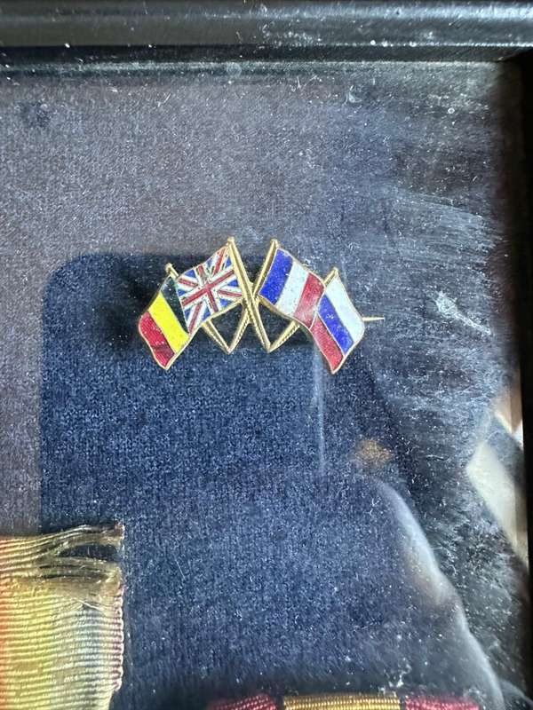 WW1 medals. Awarded to a Belgian soldier, 3rd engineers 1914-18. Framed with a signed picture of the
