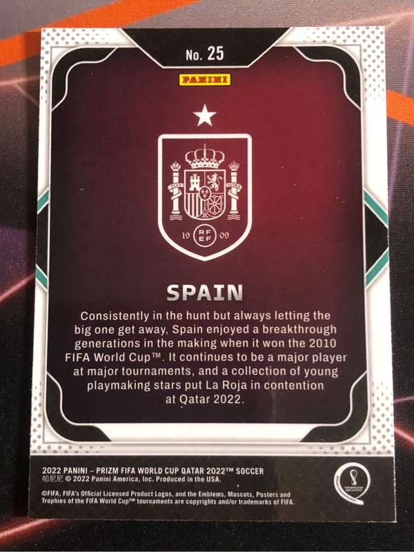 Spain emblem BASE  World Cup Prizm 2022 soccer trading card
