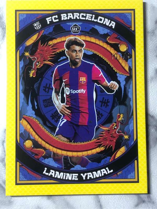 Lamine Yamal Rookie NUMBERED out of 75 Yellow Dragon  Topps 2024 soccer trading card