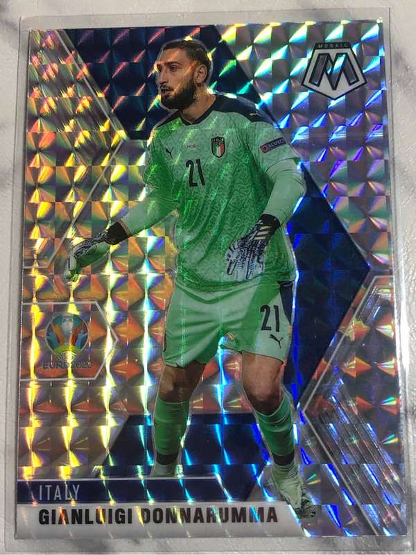 Gianluigi Donnarumma REFRACTOR Mirror variation 2020 Euros Mosaic Soccer trading card