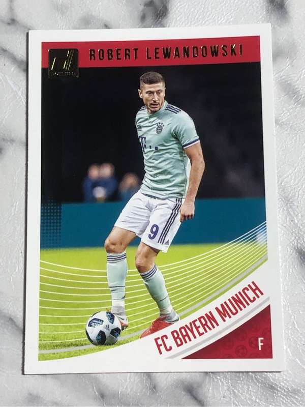 Robert Lewandowski super RARE 2019 Donruss Soccer trading card
