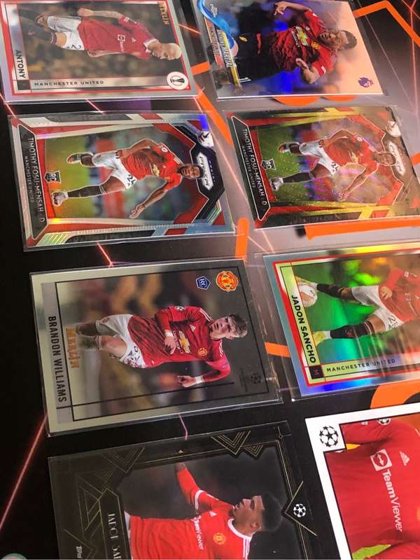 Man United 8 RANDOM card bundle from various sets INCLUDING Rare REFRACTORS