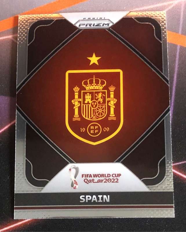 Spain emblem BASE  World Cup Prizm 2022 soccer trading card