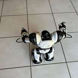 WOWWEE ROBOSAPIEN Humanoid ROBOT 35 cm tall WHITE AND BLACK. Remote Control included