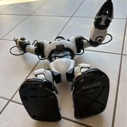 WOWWEE ROBOSAPIEN Humanoid ROBOT 35 cm tall WHITE AND BLACK. Remote Control included