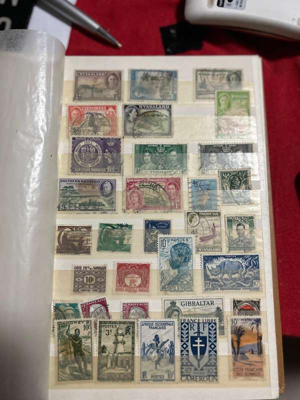 Various worldwide stamps over 2000 stamps