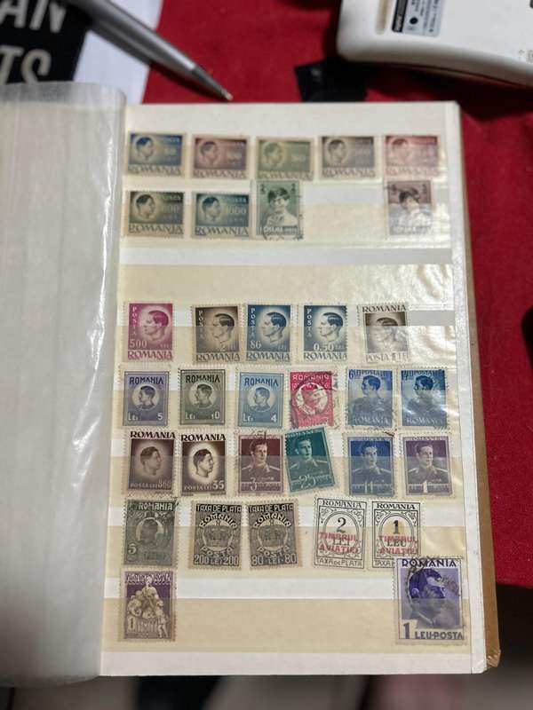 Various worldwide stamps over 2000 stamps
