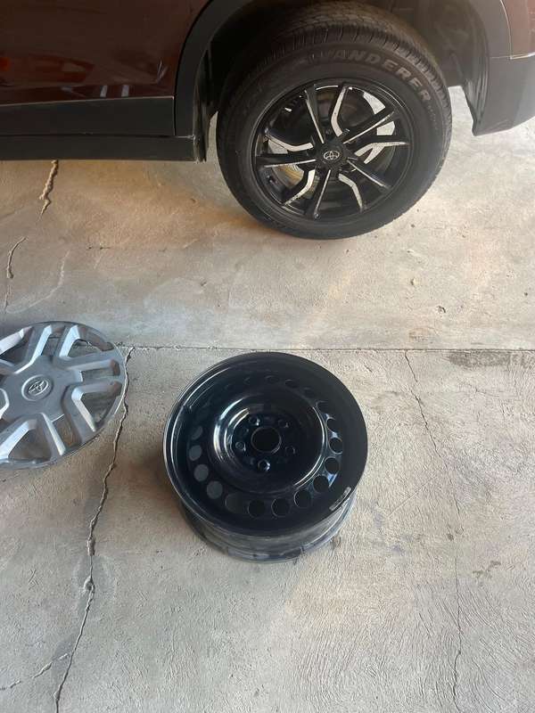 4 x 16 inches toyota urban cruiser Rims with wheel caps