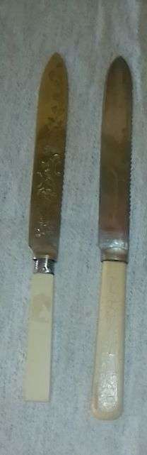 Two non-matching fish filleting knives, EPNS, bakelite handles, 26cm long
