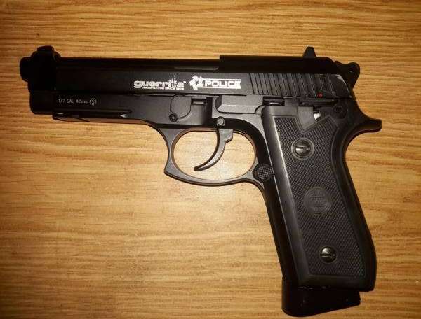 Guerilla Police pistol CO2  4.5mm Gas Gun  **** FREE Delivery ****