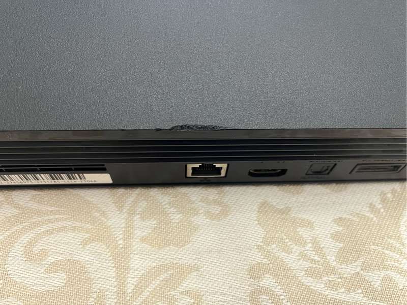 PS3 Slim (320GB) + 1 Game