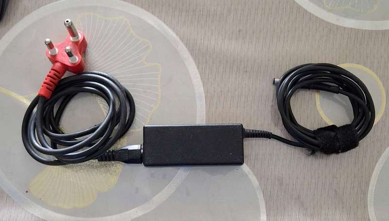 ORIGINAL HP Big Pin Charger - 65W