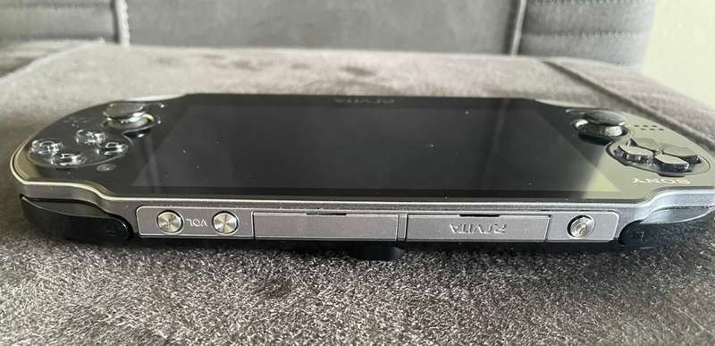 PSVita Console (4GB) + 2 Games