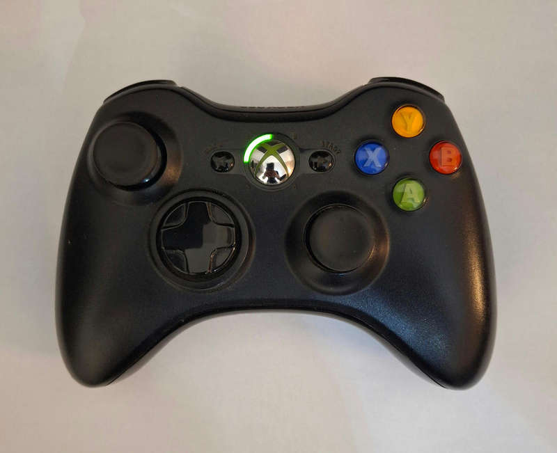 Xbox 360 E - 500GB + 4 Games
