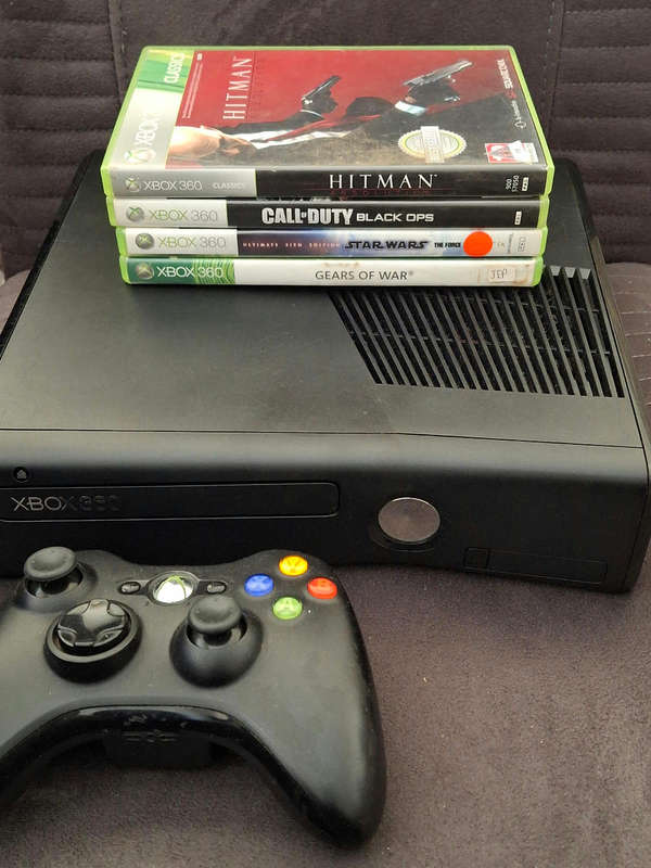 Xbox 360 S - 250GB + 4 Games