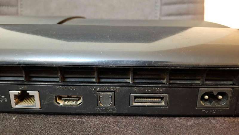 PS3 Super Slim - 320GB + 1 Game