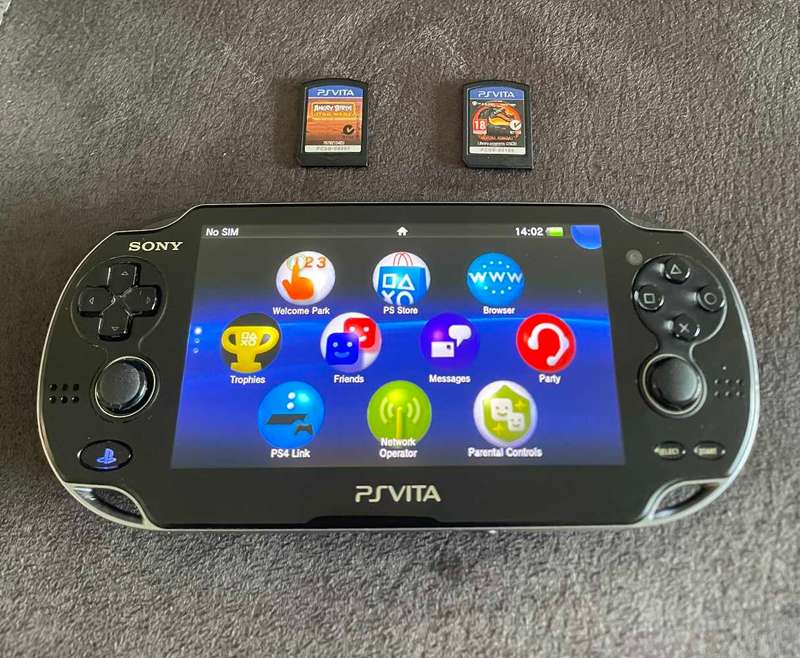 PSVita Console (4GB) + 2 Games