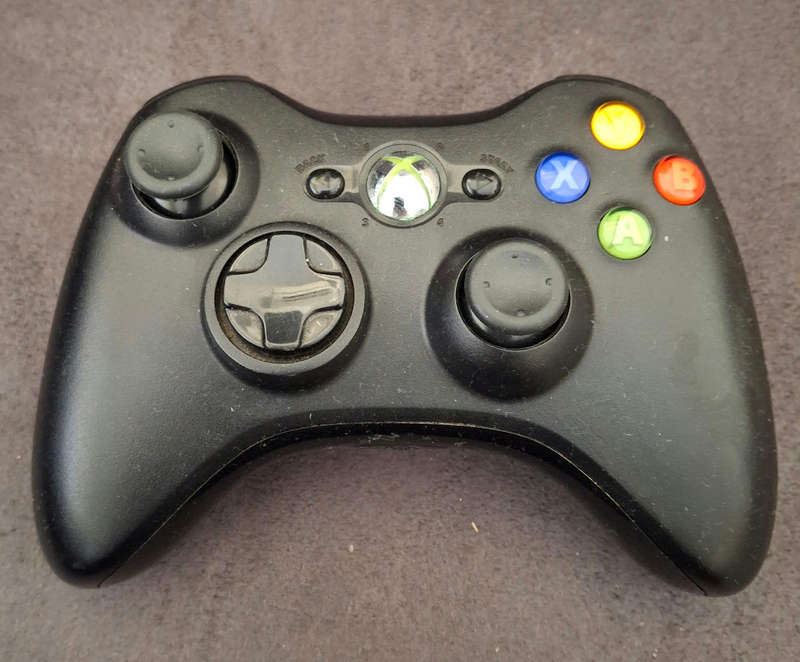 Xbox 360 S - 250GB + 4 Games