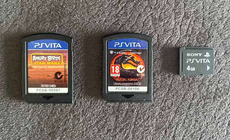 PSVita Console (4GB) + 2 Games