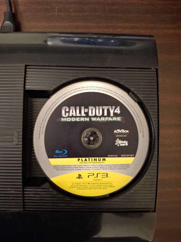 PS3 Super Slim - 320GB + 1 Game