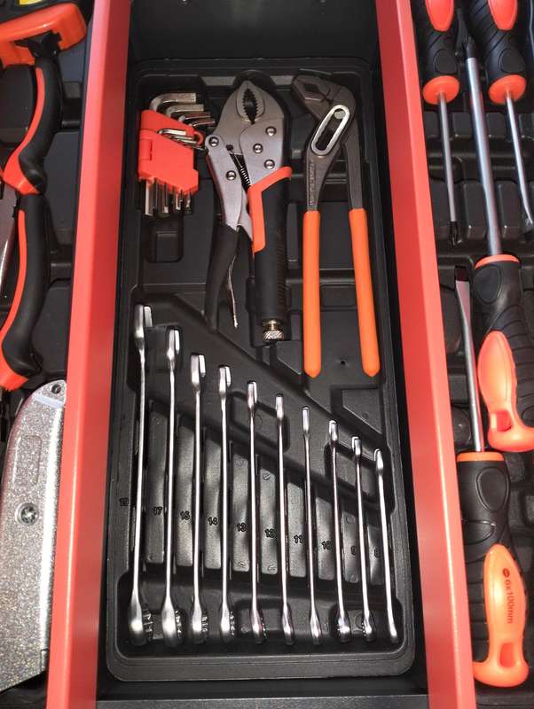 85 Piece Tool Box Set With Metal Box - 1/4" & 1/2"