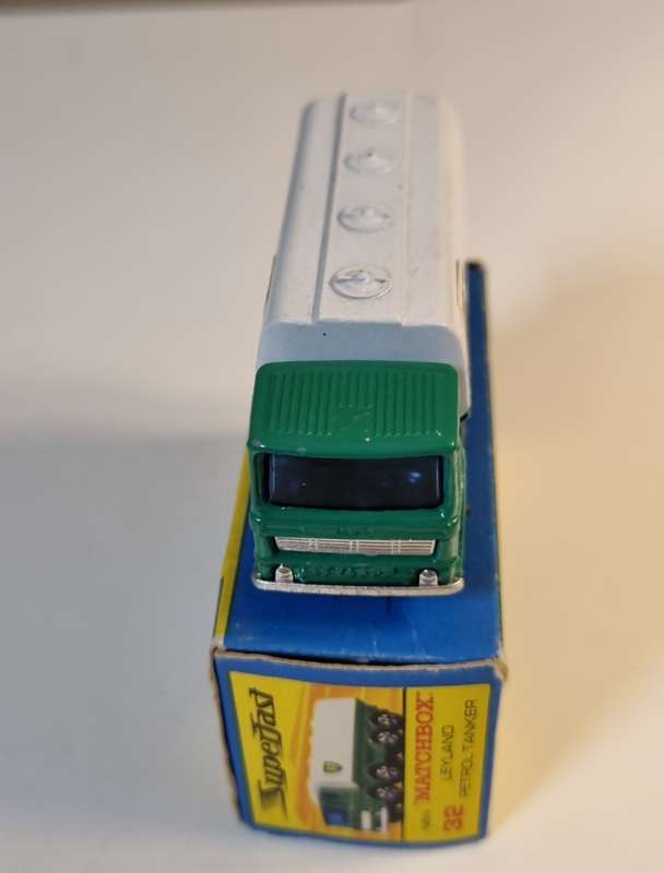 Matchbox Lesney 32C Leyland Petrol Tanker Original Box
