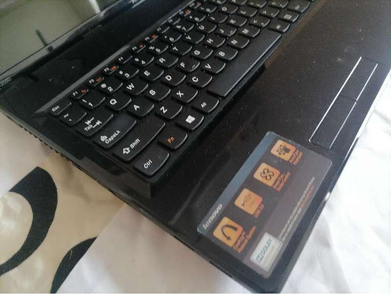 LENOVO G580 LAPTOP. 500GB HDD, 4GB RAM with MS OFFICE