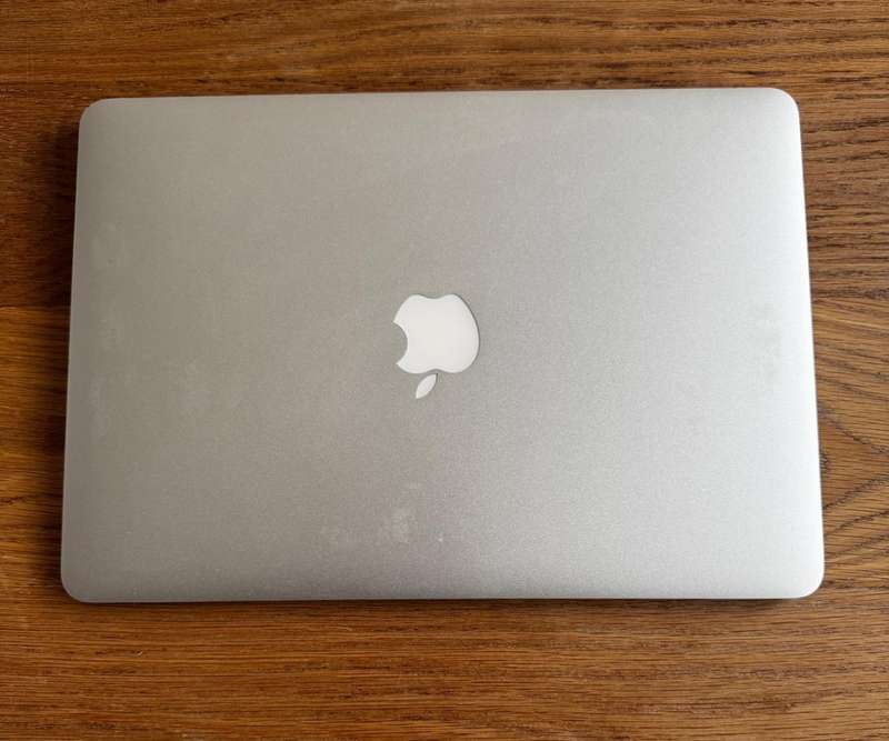 Apple MacBook Air 13.3-inch Core i5 1.6GHz 4GB RAM 256GB SSD Storage 2015 (Silver) - Ecofriendly
